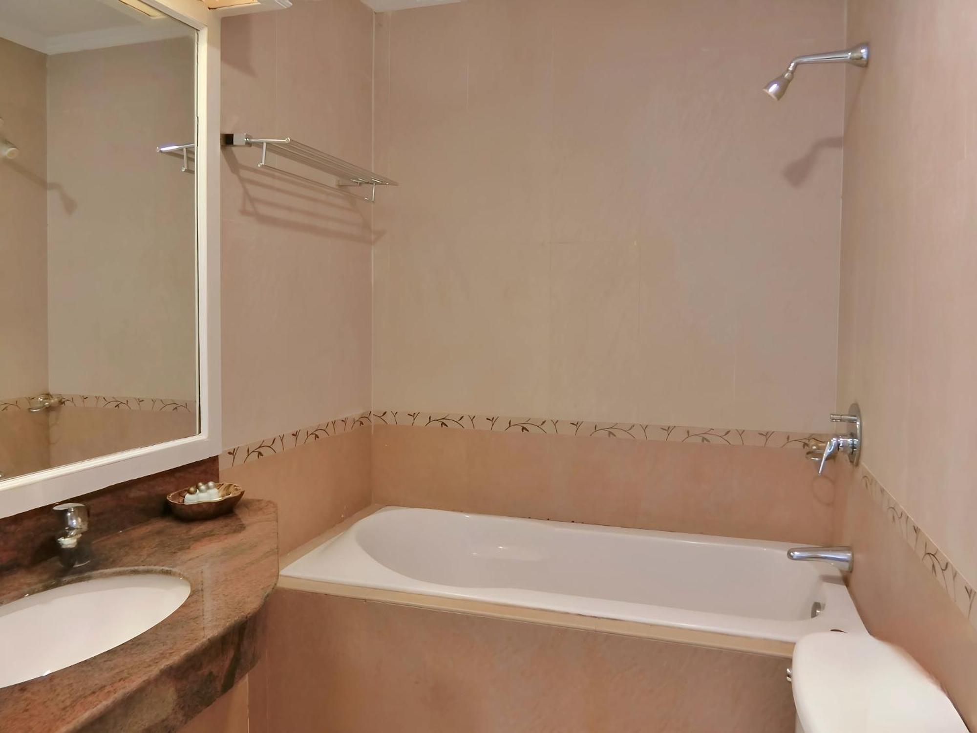 Patong Sira Boutique Residence - Newly Renovated מראה חיצוני תמונה